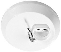 Valaisinpistorasia maadoittamaton